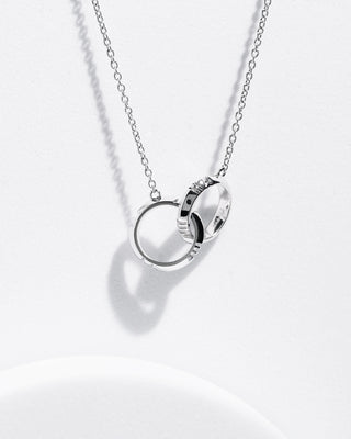 18 Karat Intertwined Round Necklace